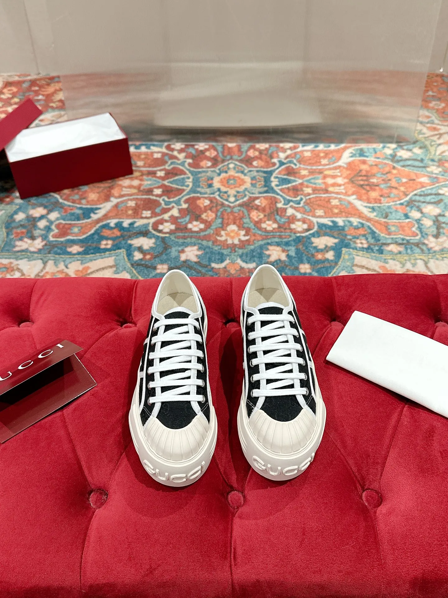 👟👟Ex-factory price 520👟👟 Women's models are new🆕 Arrival Gucci tennis 1977 classic Loft series canvas shoes... 2025 hot recommended model, G+1977×Disney cooperation series... GG canvas is made of finished products and incorporates brand elements. The retro style is rich, the classics and feelings are perfect for recall! Each color fabric developed by the original version is customized by the original version, and we pursue the ultimate in large-scale products! Market-level top version ⚠ Fabric: Customized GG cloth electric embroidery/5D washed distressed canvas Lining: Customized terry cloth lining (the feet are fitted and cannot be disassembled) Outsole: Original molded TPU two-color outsole Size: 35-40 (41 customized)